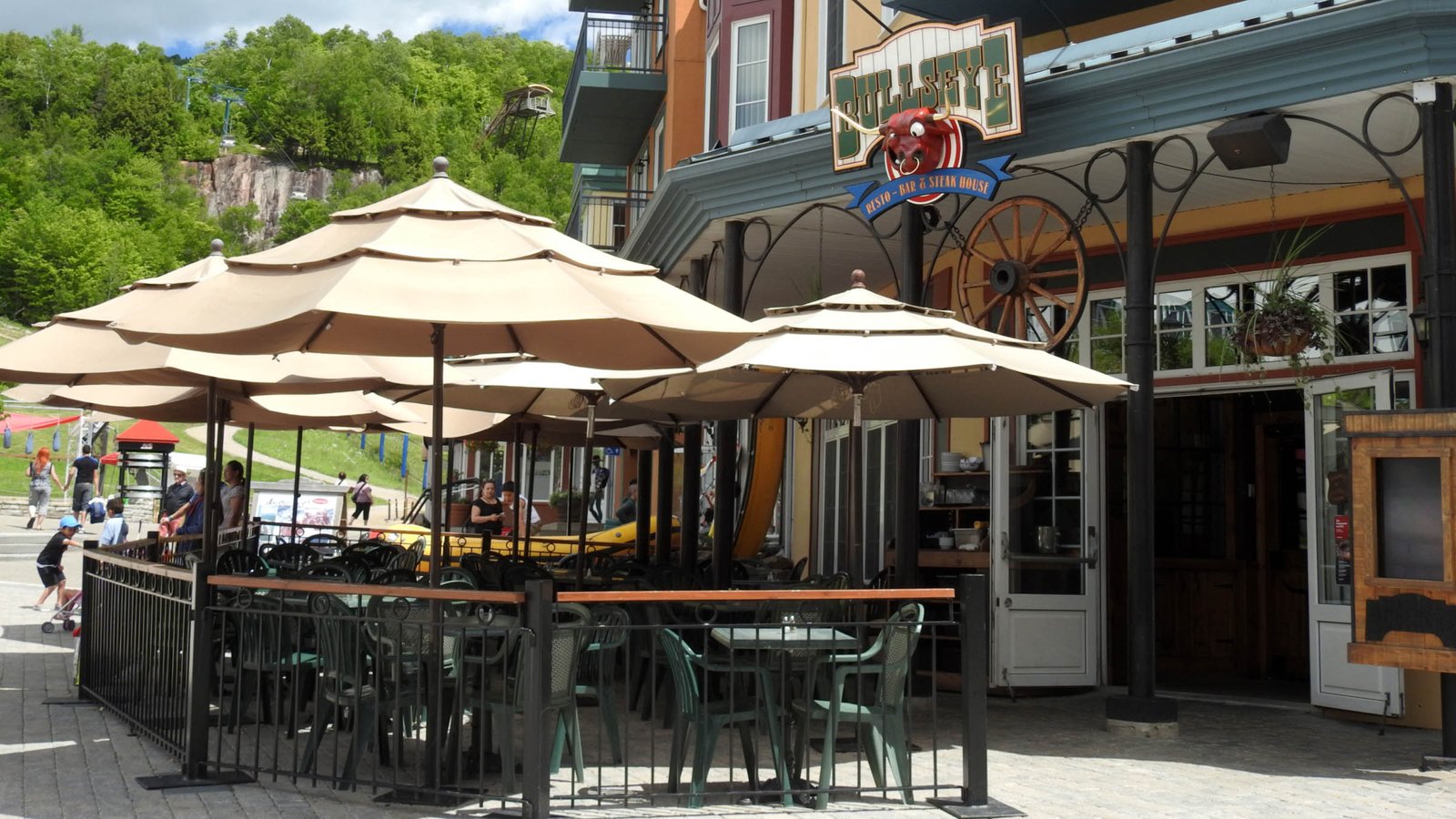 Bullseye Saloon & Grill - façade