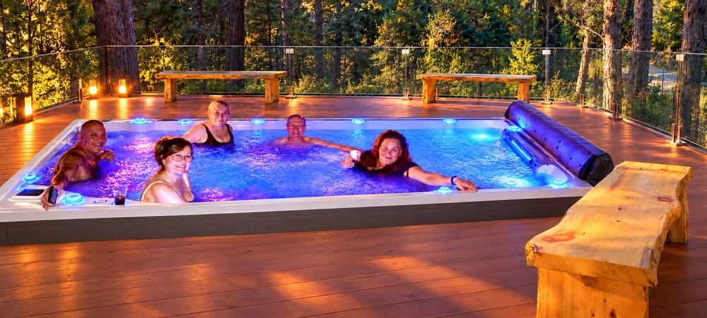 Spa de nage & terrasse – Le Champery